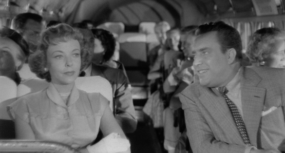 Harry (Edmund O'Brien) woos Phyllis (Ida Lupino) on a city bus in Ida Lupino's THE BIGAMIST.