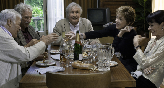 From left: Guy Bedos as Jean Colin, Pierre Richard as Albert, Claude Rich as Claude Blanchard, Jane Fonda as Jeanne and Geraldine Chaplin as Annie Colin. 