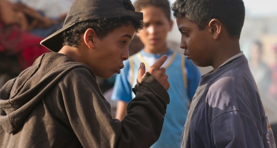 Hamid (left) and Yachine (right) as young boys (played by Said El Alami and Achraf Afir).